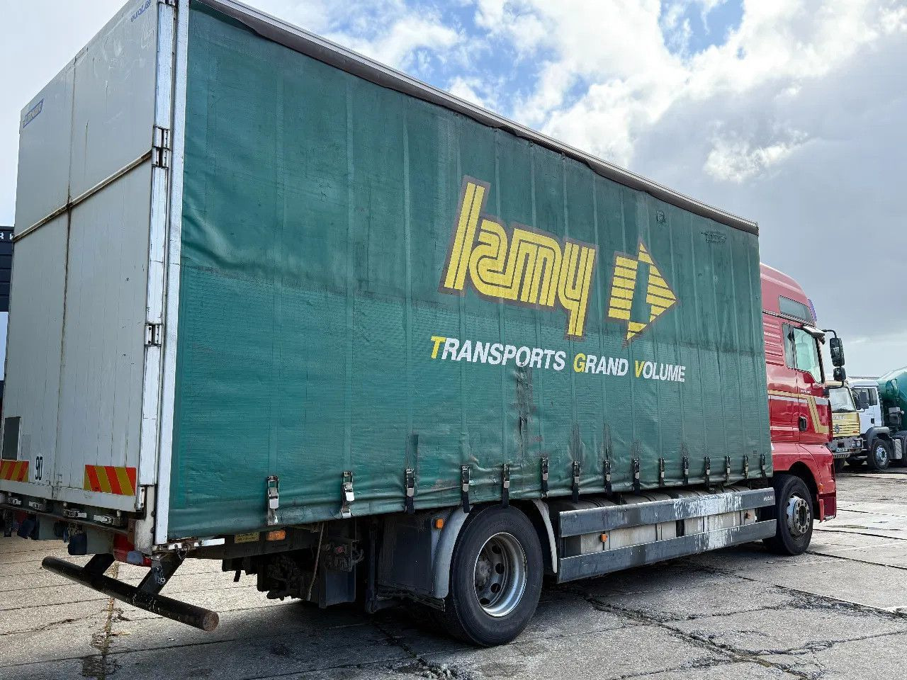 MAN TGA 18.440 4X2 BOX Spring/Air EURO3 Retarder ZF - Camión caja cerrada: foto 4 MAN TGA 18.440 4X2 BOX Spring/Air EURO3 Retarder ZF - Camión caja cerrada: foto 4