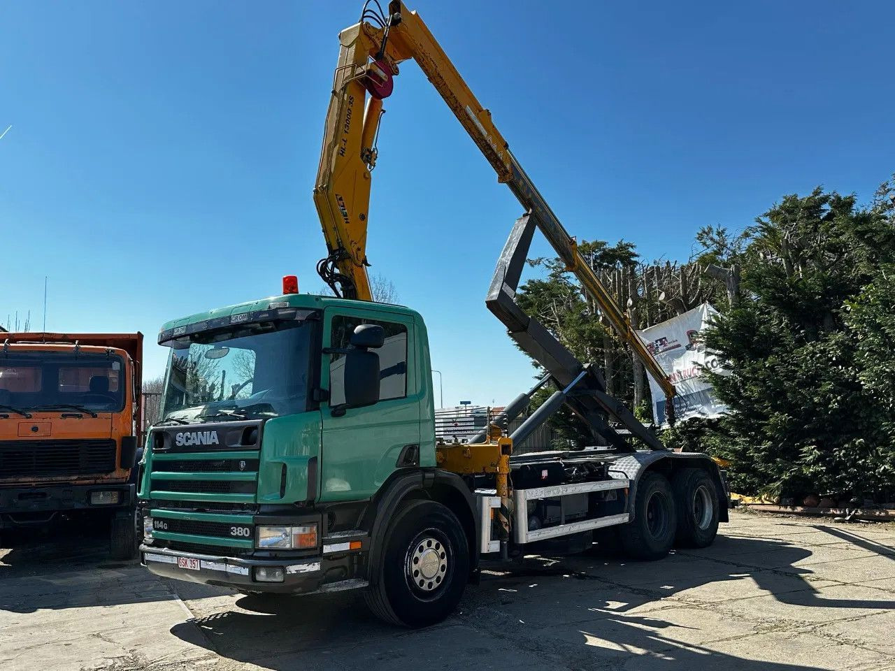 Scania P114-380 6X2 Ampirol + Heila 13000 5T Crane Manu - Camión portacontenedore/ Intercambiable: foto 2 Scania P114-380 6X2 Ampirol + Heila 13000 5T Crane Manu - Camión portacontenedore/ Intercambiable: foto 2