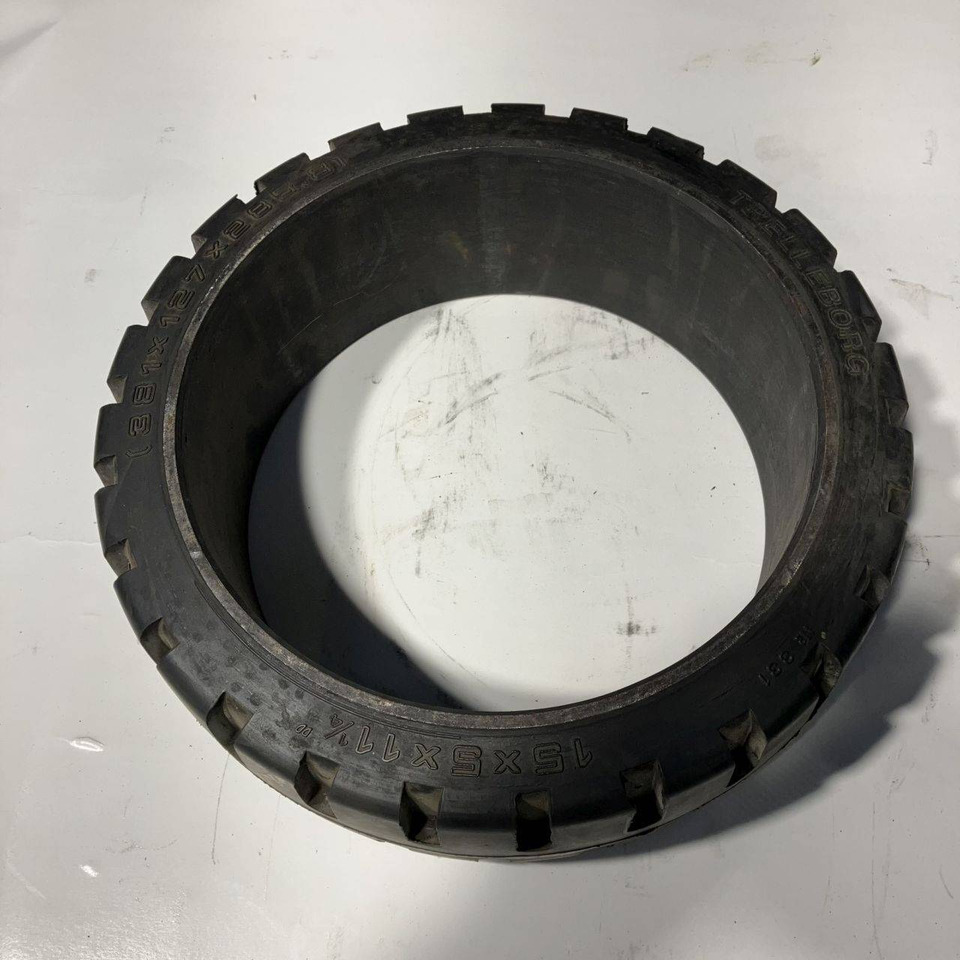 2X trelleborg 15x5x11 1/4 tyres - Neumático para Equipo de manutención: foto 1 2X trelleborg 15x5x11 1/4 tyres - Neumático para Equipo de manutención: foto 1