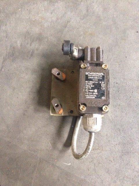 2XPosition Switch for Linde K15-4, and Still M15-4 - Conmutador en la columna de dirección para Equipo de manutención: foto 1 2XPosition Switch for Linde K15-4, and Still M15-4 - Conmutador en la columna de dirección para Equipo de manutención: foto 1