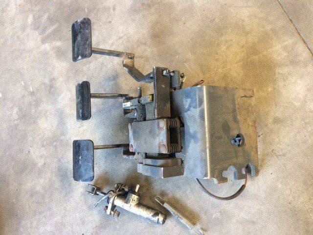 Accelerator and brake pedals for Linde R12C, Series 115-C - Pedal para Equipo de manutención: foto 1 Accelerator and brake pedals for Linde R12C, Series 115-C - Pedal para Equipo de manutención: foto 1