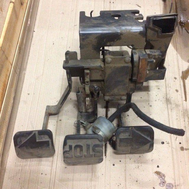 Accelerator & brake for Linde R14, Series115 - Pedal para Equipo de manutención: foto 1 Accelerator & brake for Linde R14, Series115 - Pedal para Equipo de manutención: foto 1