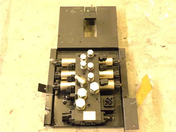 Hydraulic block for Caterpillar NR16N - Válvula hidráulica para Equipo de manutención: foto 1 Hydraulic block for Caterpillar NR16N - Válvula hidráulica para Equipo de manutención: foto 1