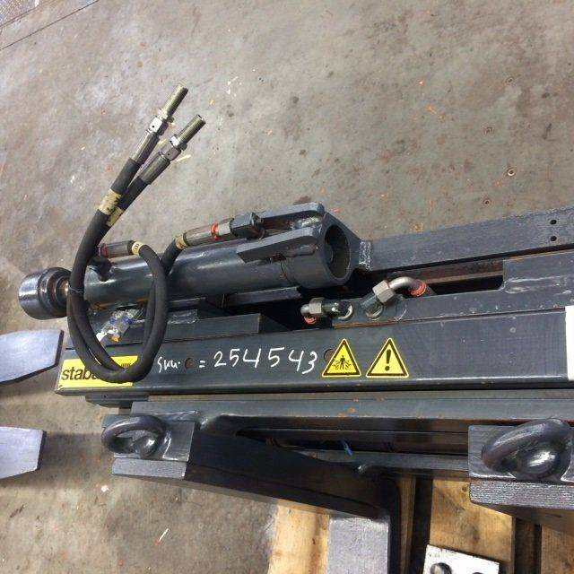 Stabau Fork positioner with separate side shift - Implemento: foto 3 Stabau Fork positioner with separate side shift - Implemento: foto 3