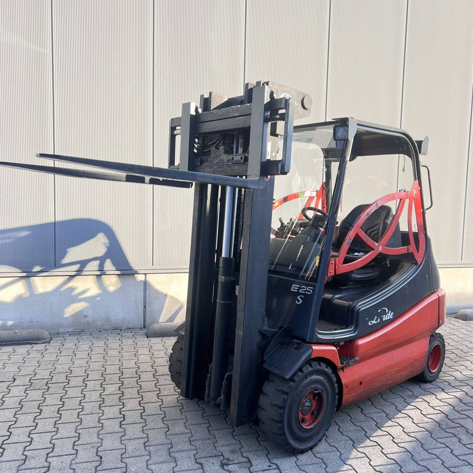 Linde E25S (336-03) - Carretilla elevadora eléctrica: foto 1 Linde E25S (336-03) - Carretilla elevadora eléctrica: foto 1