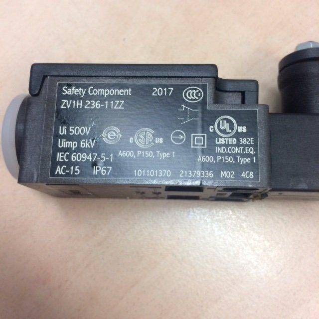Position switch for Linde series 113/114/115/117 - Conmutador en la columna de dirección para Equipo de manutención: foto 2 Position switch for Linde series 113/114/115/117 - Conmutador en la columna de dirección para Equipo de manutención: foto 2