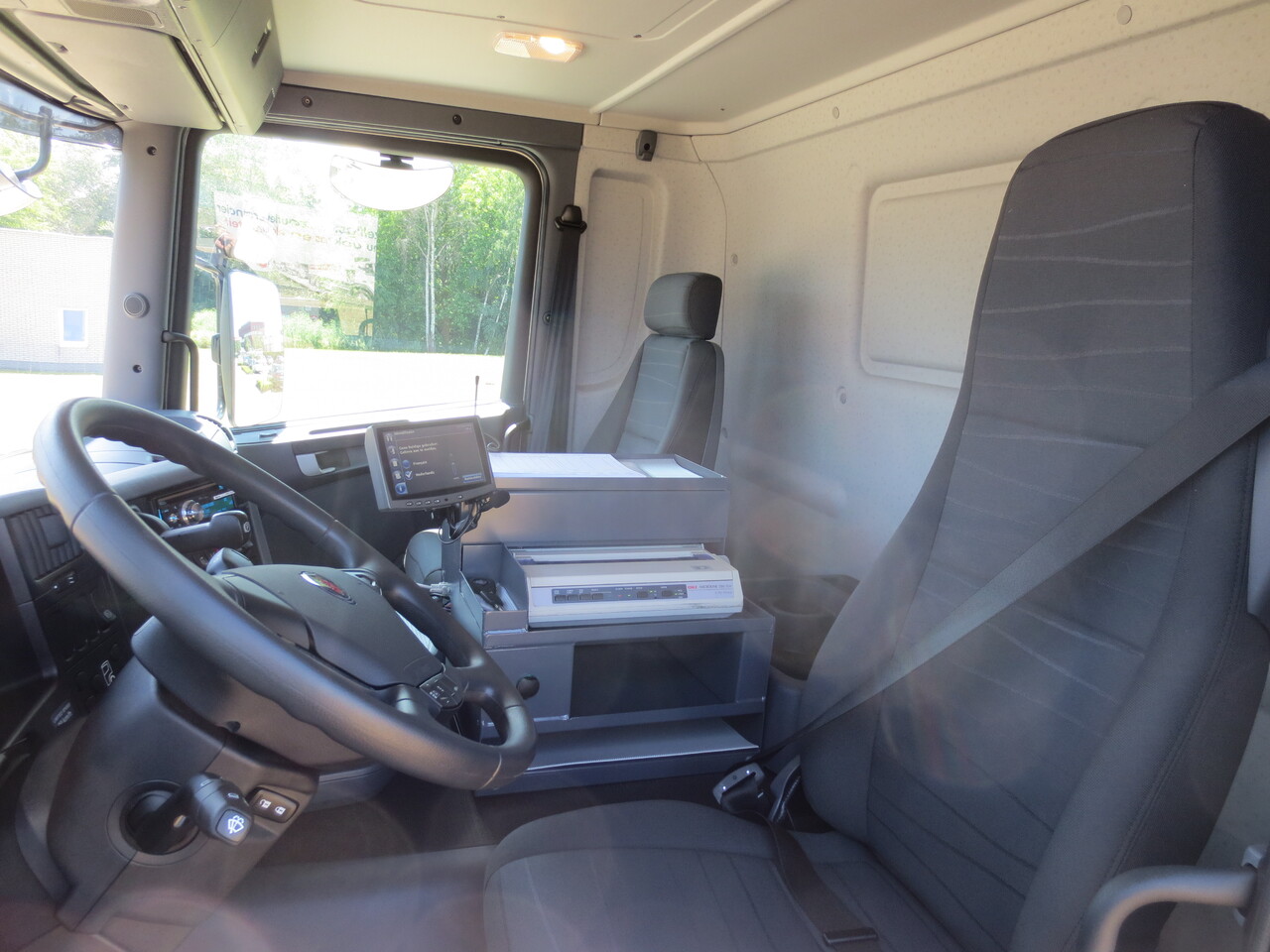 Foto del interior 1: Camión cisterna SCANIA G370 Foto del interior 1: Camión cisterna SCANIA G370