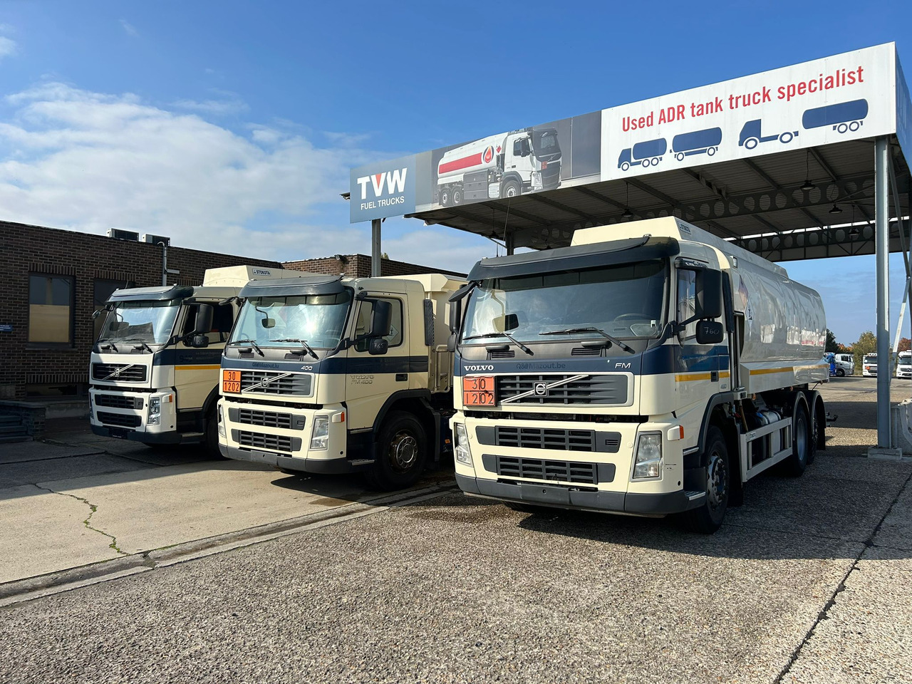 VOLVO FM (lot of 3) - Camión cisterna: foto 1 VOLVO FM (lot of 3) - Camión cisterna: foto 1