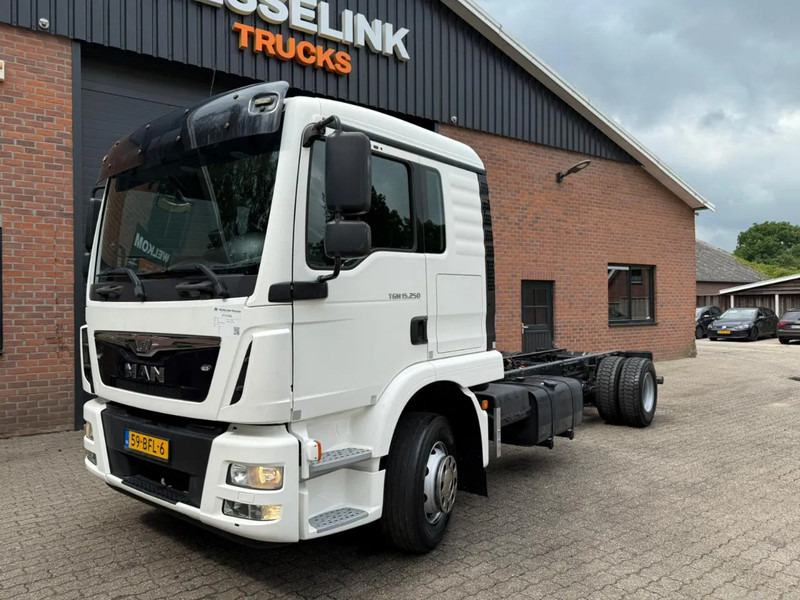 MAN TGM TGM 15.250 4X2 Chassis, Airco, 526.460 KM, Slaapcabine - Camión chasis: foto 1 MAN TGM TGM 15.250 4X2 Chassis, Airco, 526.460 KM, Slaapcabine - Camión chasis: foto 1