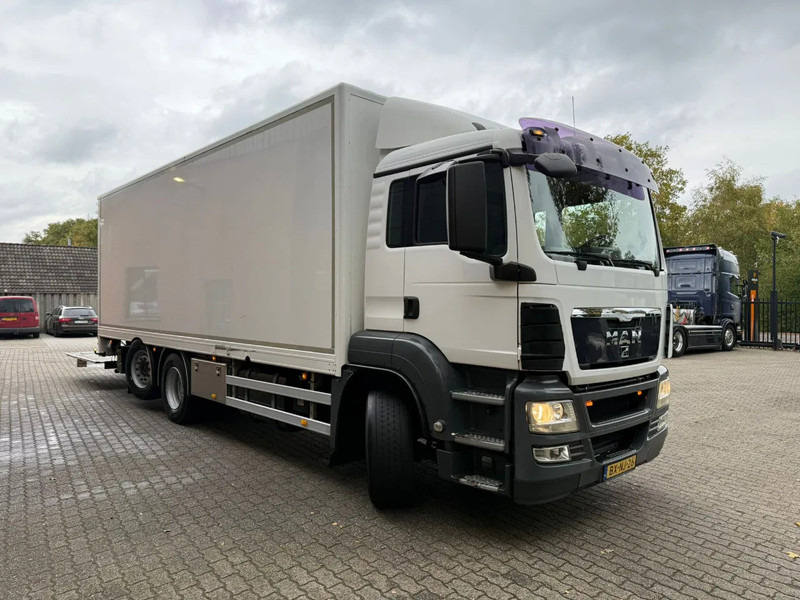 MAN TGS 26.320 Koffer Stuuras AHK 2500KG LBW 580.347KM! NL Truck - Camión caja cerrada: foto 2 MAN TGS 26.320 Koffer Stuuras AHK 2500KG LBW 580.347KM! NL Truck - Camión caja cerrada: foto 2