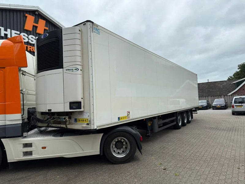 Schmitz Cargobull SKO 24 5x Meatrails Rohrbahnen Fleisch Carrier Vector 1950MT lnclusief haken - Semirremolque isotérmico: foto 1 Schmitz Cargobull SKO 24 5x Meatrails Rohrbahnen Fleisch Carrier Vector 1950MT lnclusief haken - Semirremolque isotérmico: foto 1
