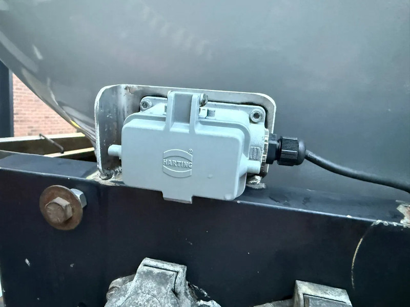 Semirremolque cisterna Vogelzang 36.5m3 RVS Mestoplegger Geijkte weging Bemonstering 2x Stuuras: foto 20 Semirremolque cisterna Vogelzang 36.5m3 RVS Mestoplegger Geijkte weging Bemonstering 2x Stuuras: foto 20