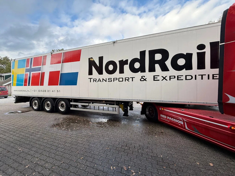 Leasing de kraker 2X K-Force 92m3 Alcoa SAF Tyrepilot Liftas 8MM Cargo Floor kraker 2X K-Force 92m3 Alcoa SAF Tyrepilot Liftas 8MM Cargo Floor: foto 5 Leasing de kraker 2X K-Force 92m3 Alcoa SAF Tyrepilot Liftas 8MM Cargo Floor kraker 2X K-Force 92m3 Alcoa SAF Tyrepilot Liftas 8MM Cargo Floor: foto 5