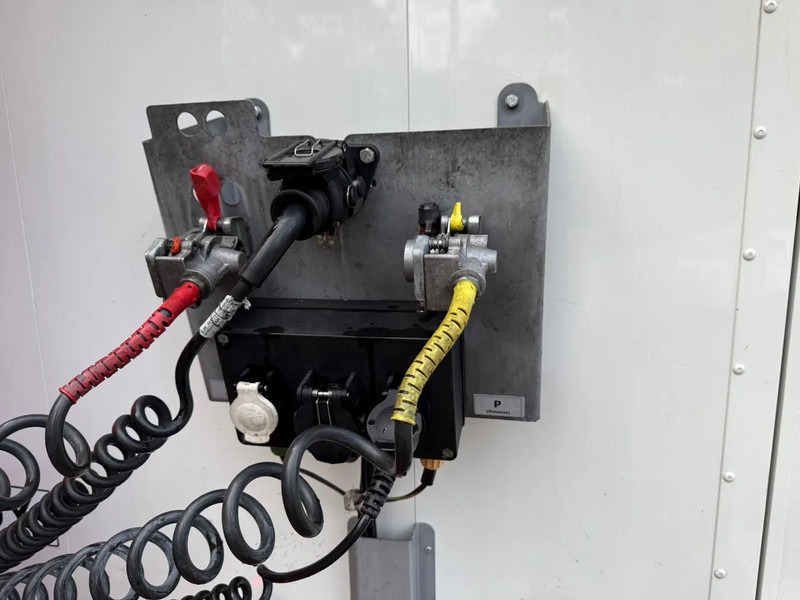 Leasing de kraker 2X K-Force 92m3 Alcoa SAF Tyrepilot Liftas 8MM Cargo Floor kraker 2X K-Force 92m3 Alcoa SAF Tyrepilot Liftas 8MM Cargo Floor: foto 9 Leasing de kraker 2X K-Force 92m3 Alcoa SAF Tyrepilot Liftas 8MM Cargo Floor kraker 2X K-Force 92m3 Alcoa SAF Tyrepilot Liftas 8MM Cargo Floor: foto 9