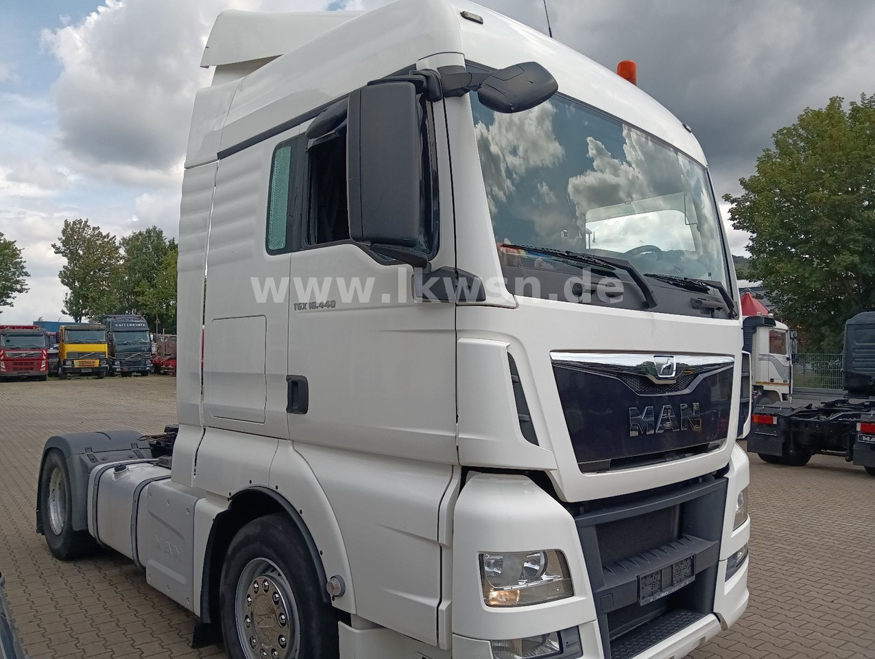 MAN TGX 18:440 FLT XLX 2xTank Klima Spoiler Kühlbox MAN TGX 18:440 FLT XLX 2xTank Klima Spoiler Kühlbox - Cabeza tractora: foto 5 MAN TGX 18:440 FLT XLX 2xTank Klima Spoiler Kühlbox MAN TGX 18:440 FLT XLX 2xTank Klima Spoiler Kühlbox - Cabeza tractora: foto 5