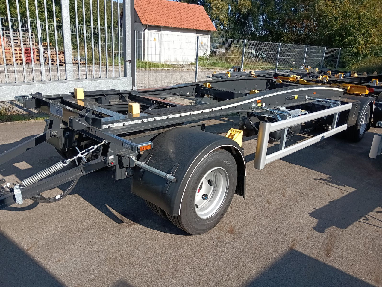 Hüffermann HSA1870 SAF VERZINKT Schlitten 5m-7m 3158kg NEU - Remolque multilift/ Portacontenedores de cadenas: foto 5 Hüffermann HSA1870 SAF VERZINKT Schlitten 5m-7m 3158kg NEU - Remolque multilift/ Portacontenedores de cadenas: foto 5