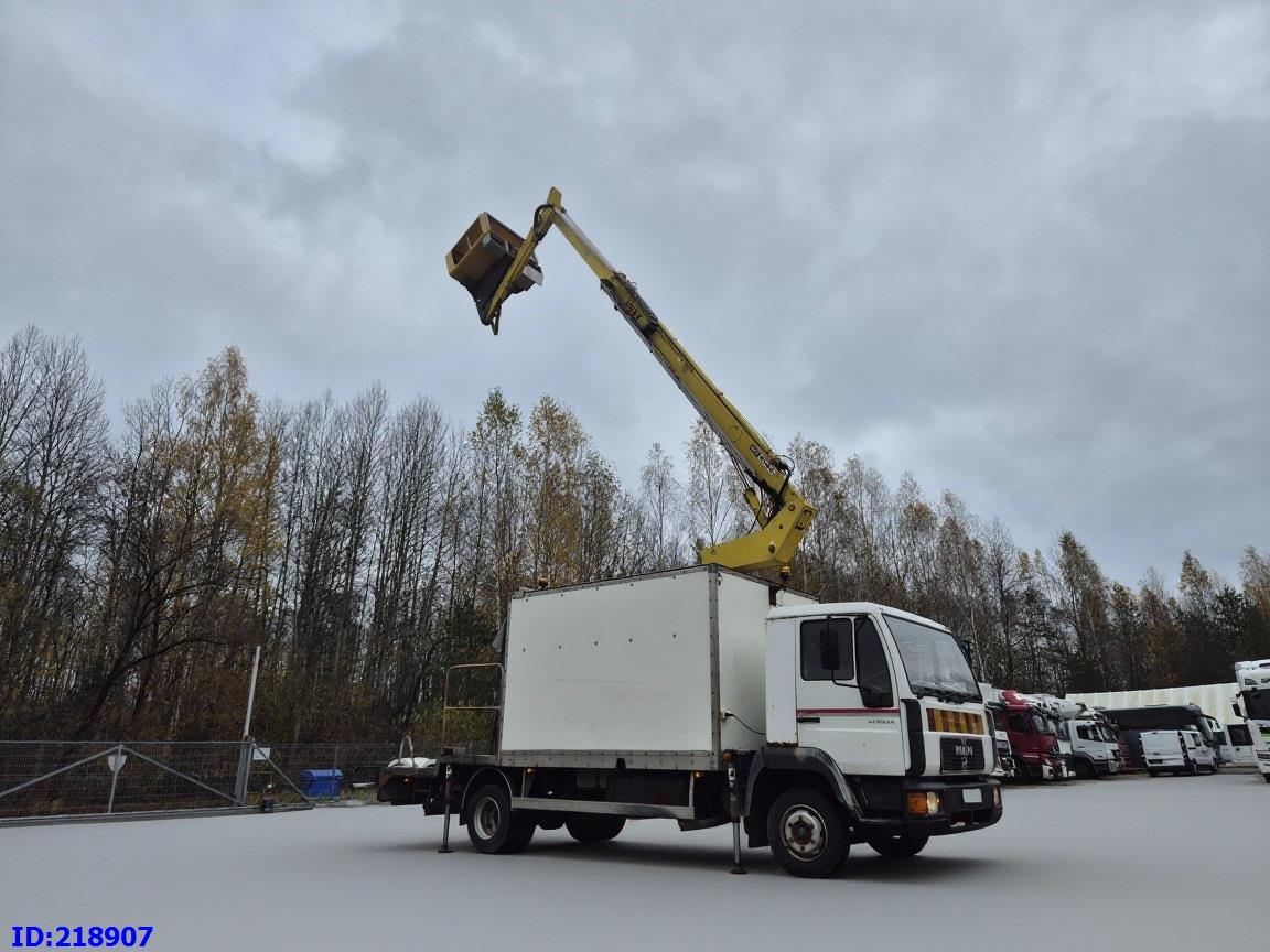 MAN LE 220C + Sky King 179TV - Camión con plataforma elevadora, Vehículo municipal: foto 1 MAN LE 220C + Sky King 179TV - Camión con plataforma elevadora, Vehículo municipal: foto 1