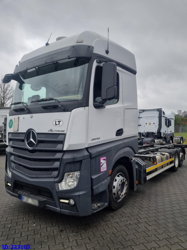 MERCEDES-BENZ Actros 2542 BDF 6x2 Euro6 - Camión chasis: foto 2 MERCEDES-BENZ Actros 2542 BDF 6x2 Euro6 - Camión chasis: foto 2