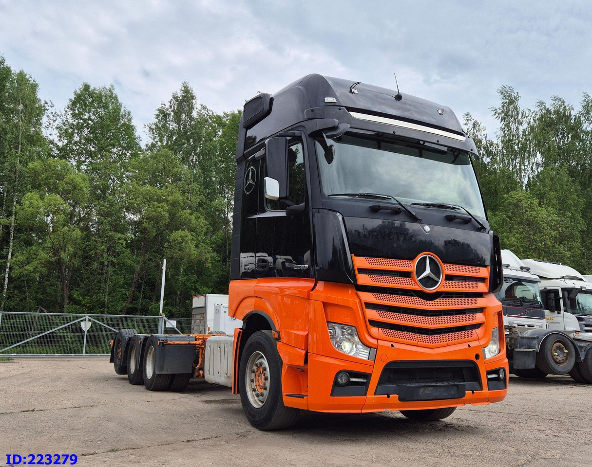 MERCEDES-BENZ Actros 3563 8×4 ( Steering axle) - Camión chasis: foto 4 MERCEDES-BENZ Actros 3563 8×4 ( Steering axle) - Camión chasis: foto 4