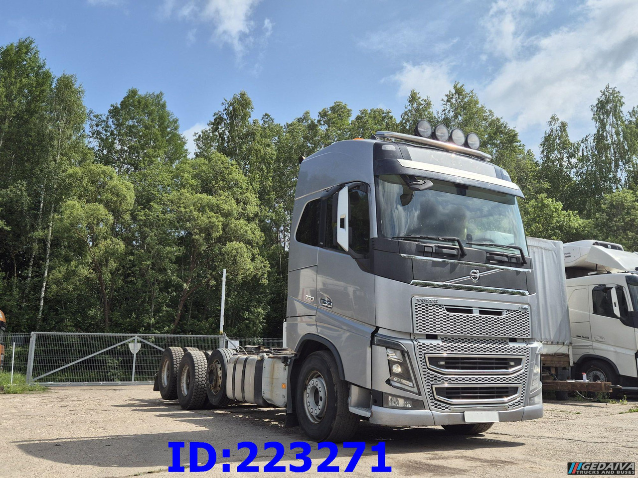 VOLVO FH16 750HP 8x4 (Steering axle / 2 axles lifting) - Camión forestal: foto 4 VOLVO FH16 750HP 8x4 (Steering axle / 2 axles lifting) - Camión forestal: foto 4