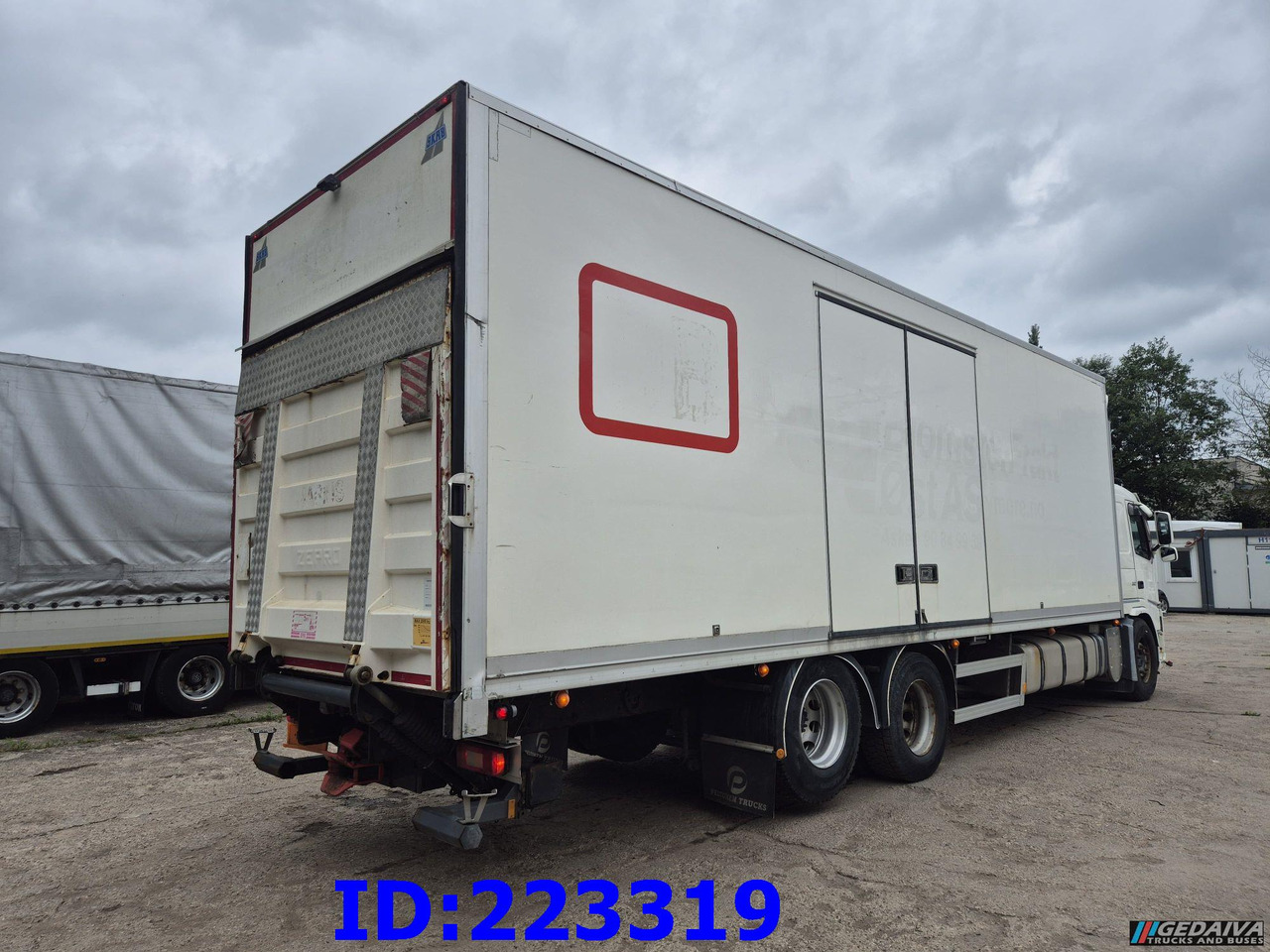 VOLVO FM13 380HP 6x2 Euro5 - Open side box - Camión frigorífico: foto 5 VOLVO FM13 380HP 6x2 Euro5 - Open side box - Camión frigorífico: foto 5