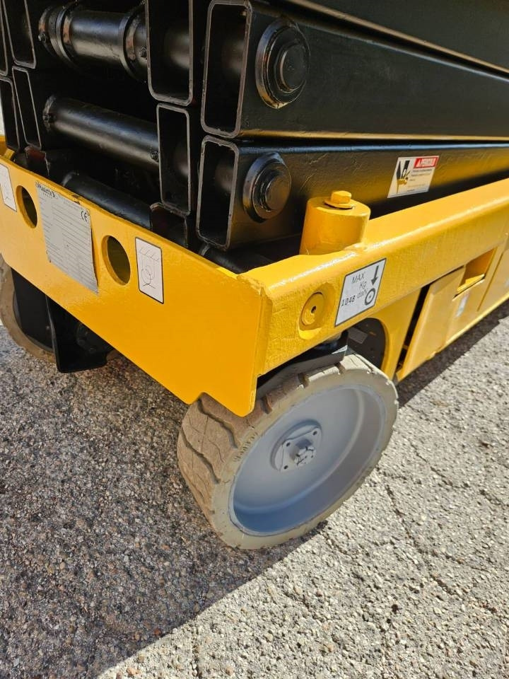 Plataforma de tijeras Haulotte Compact 10 N: foto 9 Plataforma de tijeras Haulotte Compact 10 N: foto 9