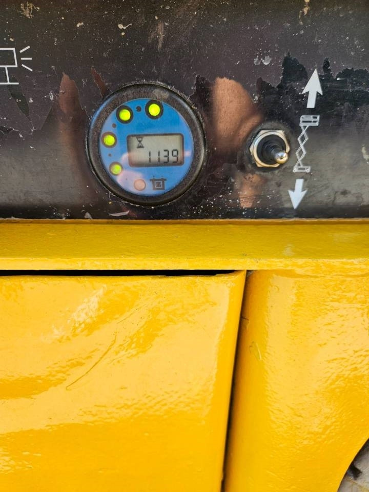 Plataforma de tijeras Haulotte Compact 10 N: foto 11 Plataforma de tijeras Haulotte Compact 10 N: foto 11