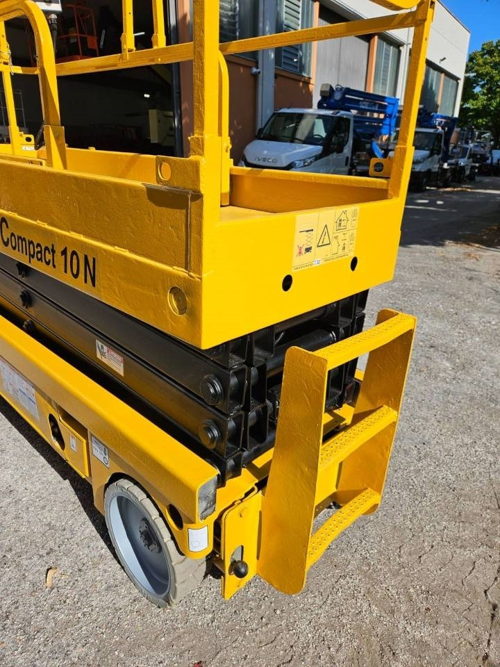 Haulotte Compact 10 N - Plataforma de tijeras: foto 4 Haulotte Compact 10 N - Plataforma de tijeras: foto 4