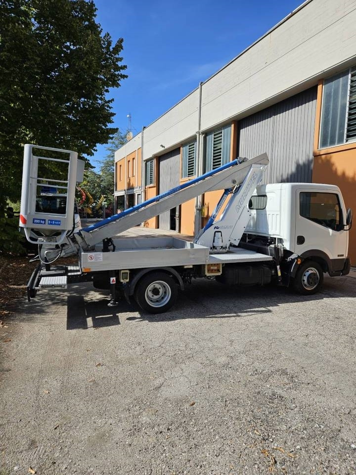 Camión con plataforma elevadora Multitel ALU 145: foto 8