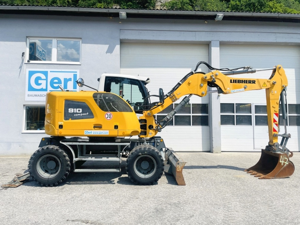 Liebherr A910 Compact (4025) - Excavadora de ruedas: foto 2 Liebherr A910 Compact (4025) - Excavadora de ruedas: foto 2