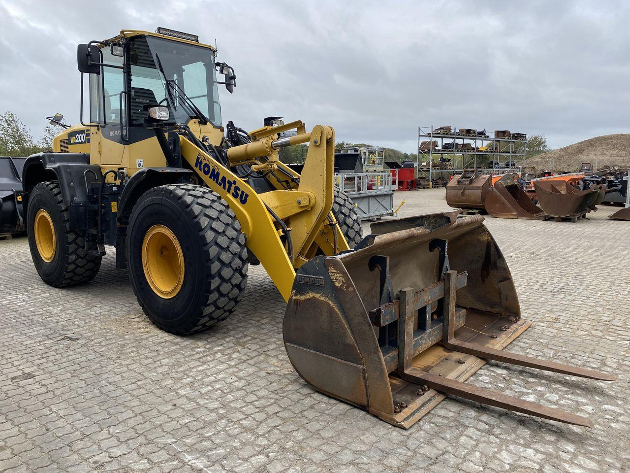Komatsu WA200-7 - Cargadora de ruedas: foto 5 Komatsu WA200-7 - Cargadora de ruedas: foto 5