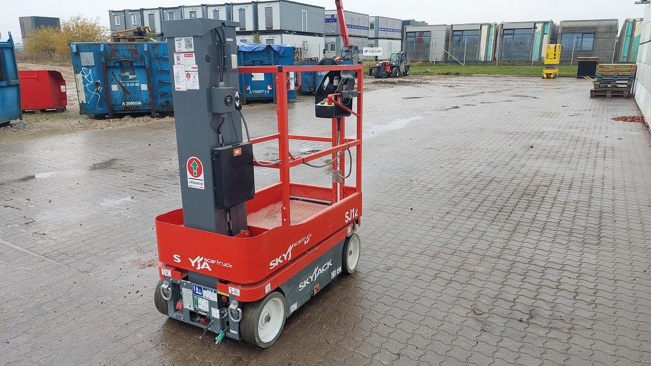 Skyjack SJ12 - Plataforma de mástil vertical: foto 3 Skyjack SJ12 - Plataforma de mástil vertical: foto 3