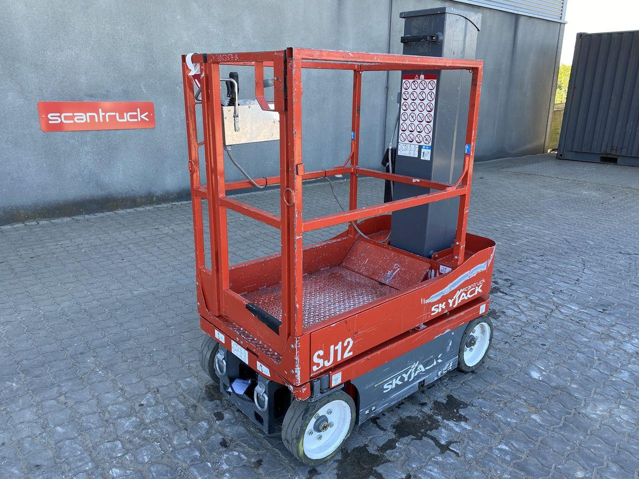 Skyjack SJ12 - Plataforma de mástil vertical: foto 1 Skyjack SJ12 - Plataforma de mástil vertical: foto 1