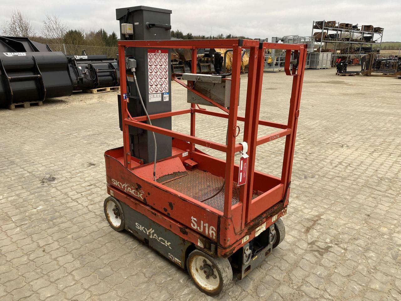 Skyjack SJ16 - Plataforma de mástil vertical: foto 5 Skyjack SJ16 - Plataforma de mástil vertical: foto 5