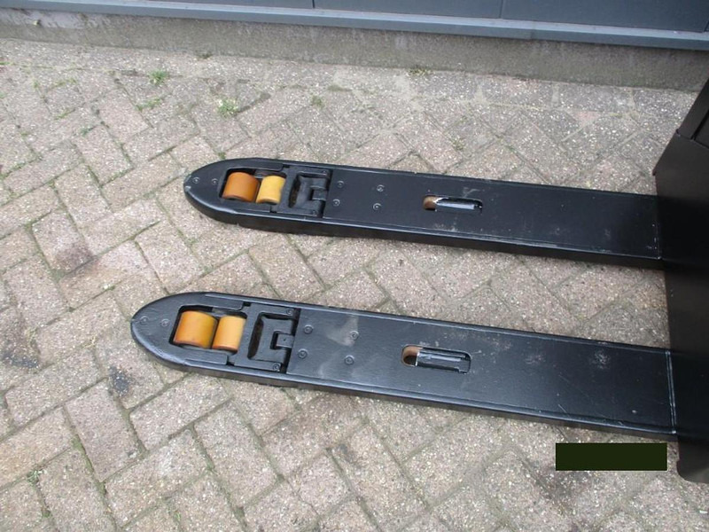 Toyota LPE 200 - Transpaleta: foto 4 Toyota LPE 200 - Transpaleta: foto 4