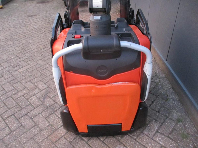 Toyota SPE200D - Transpaleta: foto 4 Toyota SPE200D - Transpaleta: foto 4