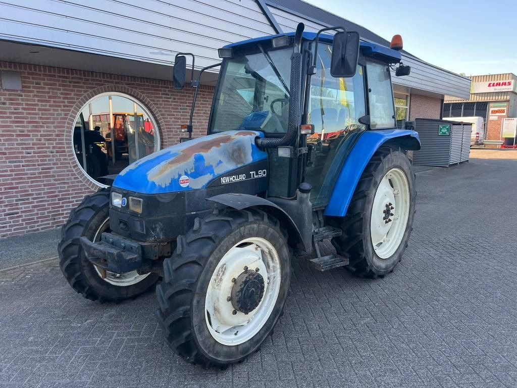 New Holland TL 90 - Tractor: foto 1 New Holland TL 90 - Tractor: foto 1