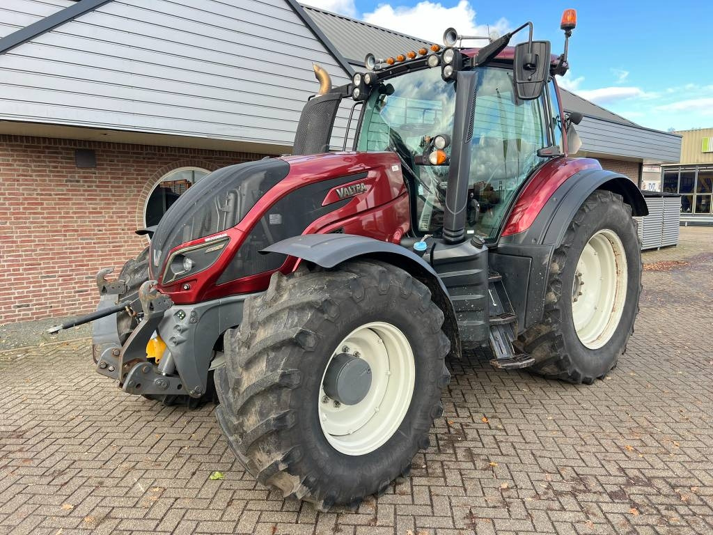 Valtra T 174 Versu - Tractor: foto 1 Valtra T 174 Versu - Tractor: foto 1