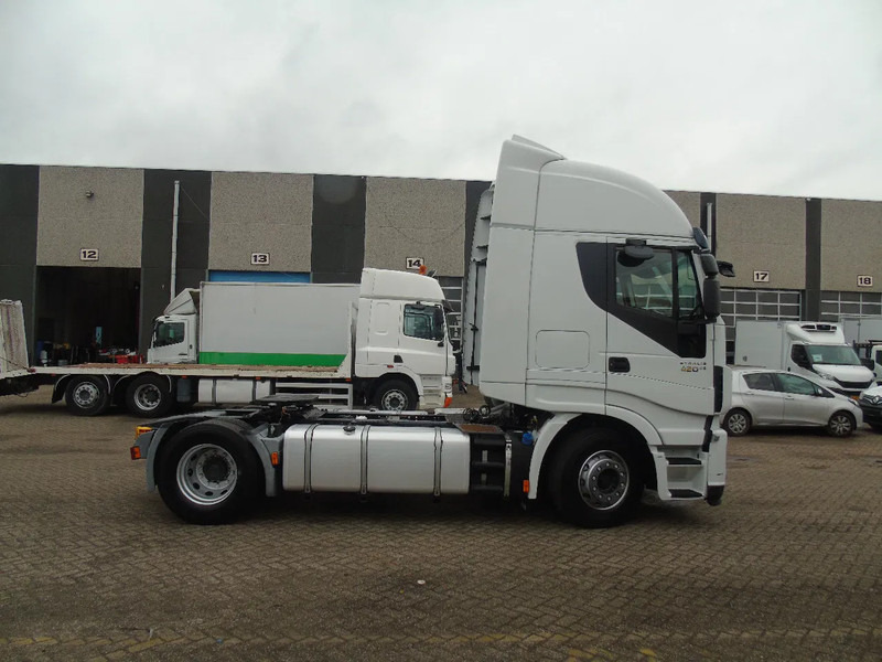 Iveco Stralis 420 + euro 6 - Cabeza tractora: foto 3 Iveco Stralis 420 + euro 6 - Cabeza tractora: foto 3