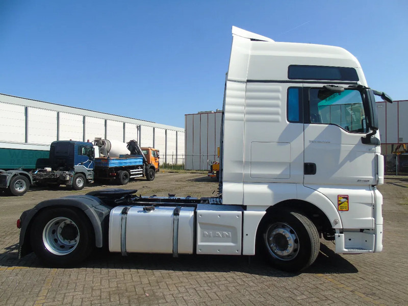 MAN TGX 18.460 + RETARDER + EURO 6 + 5X IN STOCK - Cabeza tractora: foto 3 MAN TGX 18.460 + RETARDER + EURO 6 + 5X IN STOCK - Cabeza tractora: foto 3