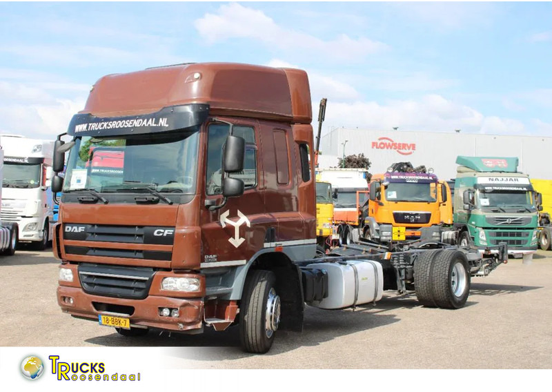 DAF CF 65 220 + lift + euro 5 - Camión chasis: foto 1 DAF CF 65 220 + lift + euro 5 - Camión chasis: foto 1