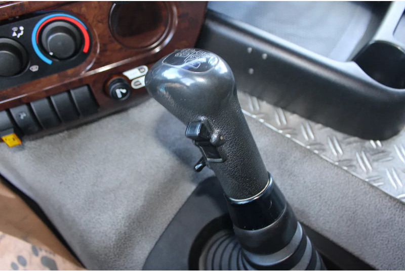 DAF CF 85 .360 + manual + EURO 5 + combi - Camión caja cerrada: foto 3 DAF CF 85 .360 + manual + EURO 5 + combi - Camión caja cerrada: foto 3