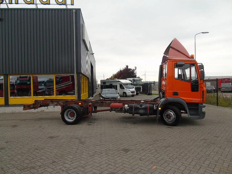 Iveco Eurocargo 120E18 + MANUAL - Camión chasis: foto 3 Iveco Eurocargo 120E18 + MANUAL - Camión chasis: foto 3