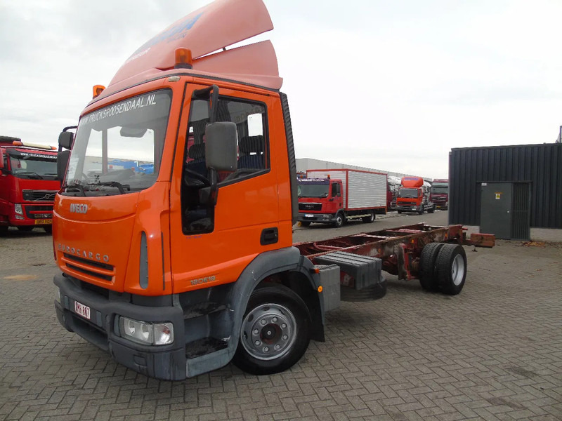 Iveco Eurocargo 120E18 + MANUAL - Camión chasis: foto 2 Iveco Eurocargo 120E18 + MANUAL - Camión chasis: foto 2