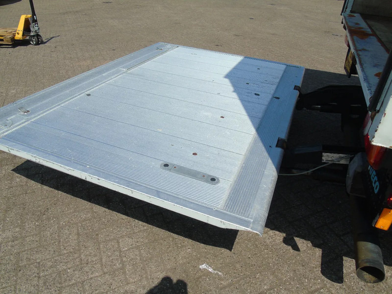 Iveco ML 75 E18 + MANUAL + EURO 5 - Camión caja cerrada: foto 5 Iveco ML 75 E18 + MANUAL + EURO 5 - Camión caja cerrada: foto 5