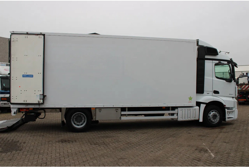 Mercedes-Benz Actros 2027 + EURO 6 + 19T - Camión frigorífico: foto 4 Mercedes-Benz Actros 2027 + EURO 6 + 19T - Camión frigorífico: foto 4