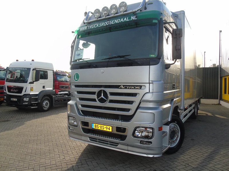Mercedes-Benz Actros 2546 + 6X2 STEERING + LIFT + 2.85 HEIGHT - Camión caja cerrada: foto 3 Mercedes-Benz Actros 2546 + 6X2 STEERING + LIFT + 2.85 HEIGHT - Camión caja cerrada: foto 3