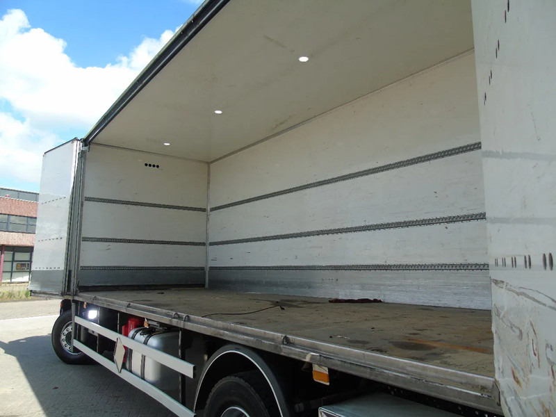 Mercedes-Benz Antos 1827 + euro 6 + lift - Camión caja cerrada: foto 4 Mercedes-Benz Antos 1827 + euro 6 + lift - Camión caja cerrada: foto 4