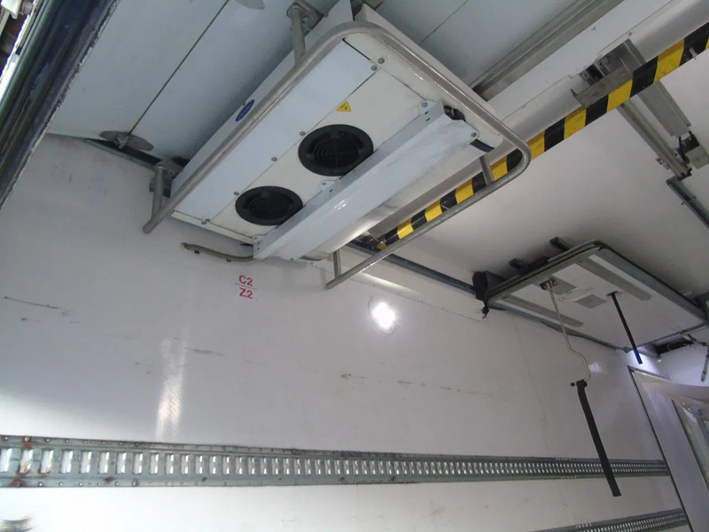 Mercedes-Benz Antos 1932 + EURO 6 + CARRIER + LIFT - Camión frigorífico: foto 5 Mercedes-Benz Antos 1932 + EURO 6 + CARRIER + LIFT - Camión frigorífico: foto 5