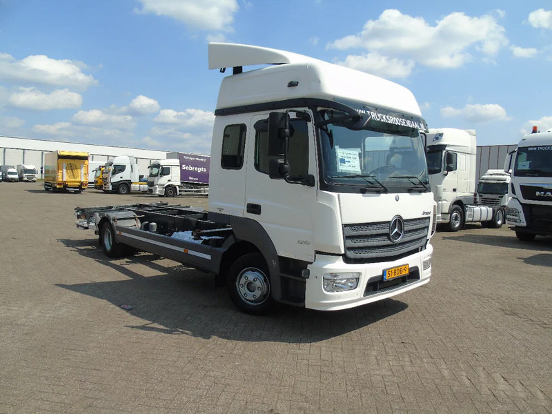 Mercedes-Benz Atego 1218 + EURO 6 + 5 PERS + BDF + LIFT - Camión portacontenedore/ Intercambiable: foto 2 Mercedes-Benz Atego 1218 + EURO 6 + 5 PERS + BDF + LIFT - Camión portacontenedore/ Intercambiable: foto 2